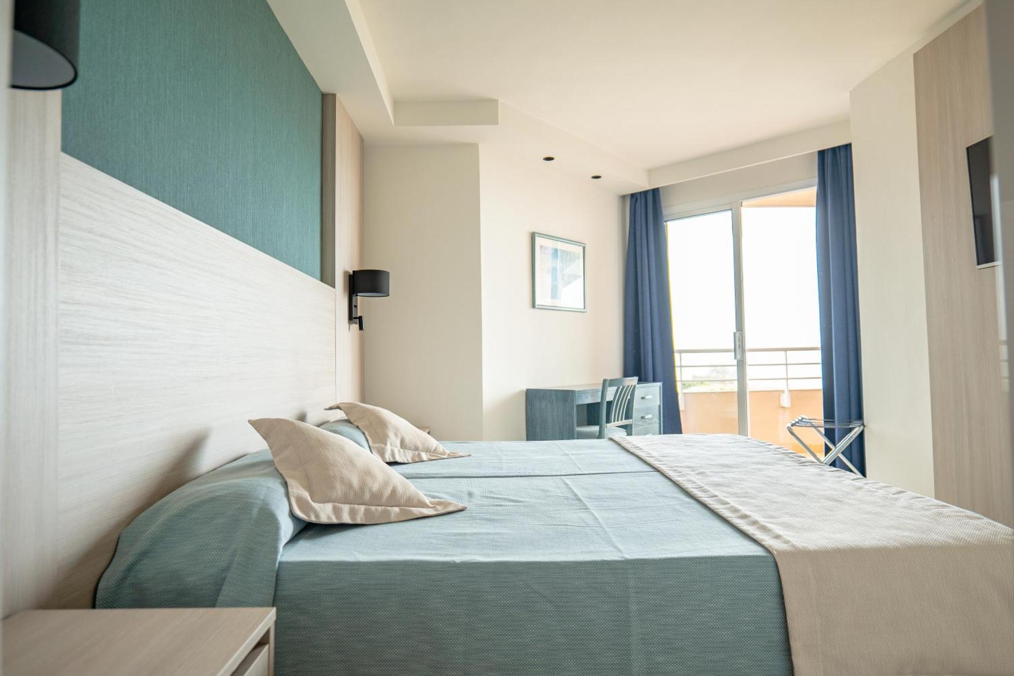Aparthotel Dunes Platja Кан-Пікафорт Екстер'єр фото